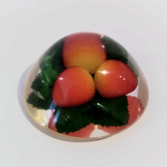 Domed Lucite Fruit Strawberry Lemon Paperweights Vintage - Picture 5 of 10